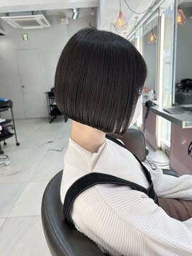 ユーフォリア エヌ 池袋サンシャイン通り店(Euphoria +n) 大人可愛い 小顔 首元が綺麗に見える黒髪ボブ 10代20代30代