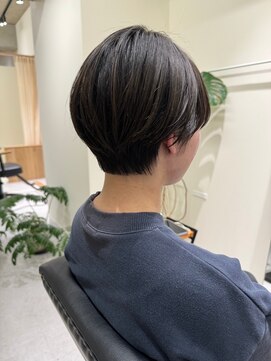 フイ(HUI) 20代30代大人可愛い小顔 ショートカット切りっぱなしレイヤー