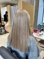 ラッシュ(rush) ホワイトベージュカラー