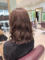 アメリ バイ アピッシュ(Amelie by apish)&nbsp;上から少しゆるめのコテ巻き風パーマ