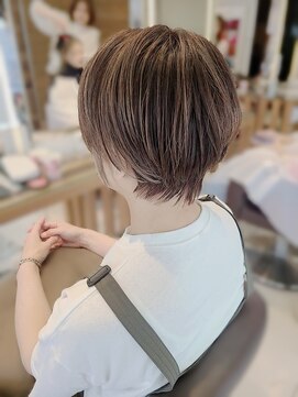 ロハスバイケンジ(LOHAS by KENJE) 白髪ぼかしハイライト 大人くびれショート/小田急相模原