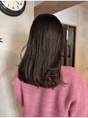 顔周りレイヤーで軽やかに仕上げるセミロング