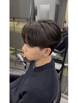 リード(REEED) MEN’S HAIR/ショートセンターパート