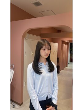 ニナ 梅田(nina) グレージュカラー × レイヤーカット