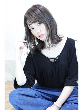 リタ(Lita) 切りっぱなし外はねロブ×カーキグレージュ