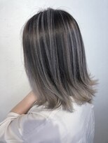 アンダーバーホワイト 大阪上本町店(_WHITE)&nbsp;バレイヤージュグラデーション