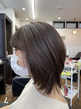 美容室 夢先案内 ミディアムウルフスタイル