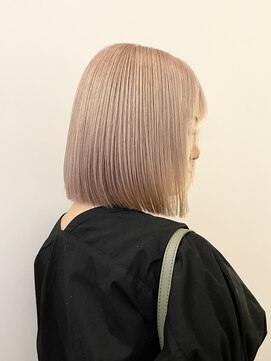 サンク 原宿 表参道(cinq) ボブホワイトベージュピンクベージュぷつっとボブブリーチ韓国