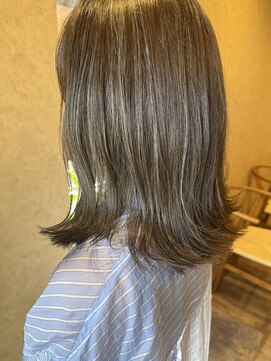 イロハ(iroh) 白髪ぼかしハイライト/イルミナカラー/くびれヘア