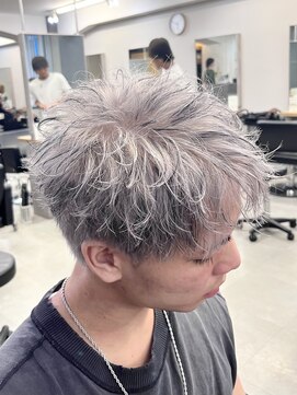 アイトーキョー 渋谷(AI TOKYO) ローライト/ホワイトシルバー/アップバング/デザインカラー