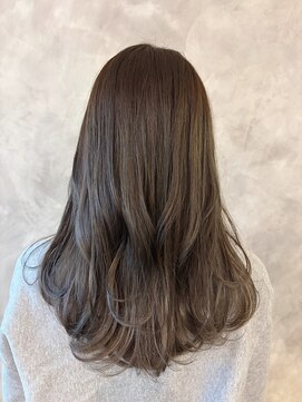 透明感アップ！グレーアッシュカラー