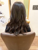 フリージア(freesia) 30代40代50代/ゆるふわカール/大人ミディアム