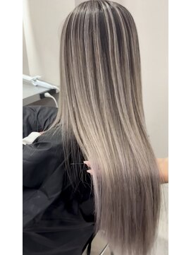 サロウィン 那覇店(SALOWIN) ホワイト系バレイヤージュカラー