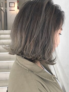 インビテーション(invitation) 【光に透ける透明感カラー】ハイライトグラデーションのベージュ