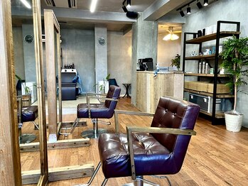 レイアロハ(Lei aloha)の写真/綺麗な店内で魅力度UP!!西海岸風のメンズ専用Salon。バーバー風からパーマまで対応◎駐車場あり