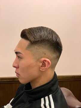 ヒロギンザバーバーショップ 丸の内店(HIRO GINZA BARBER SHOP) フェードカット × アイパー