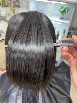 ブルーフィン シセロ(Blue Fin cicero) 黒髪暗髪ナチュラルストレートツヤツヤちゅるんミディアムボブ