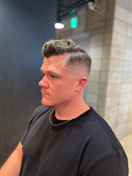 フランクスバーバー アンド ビアークラブ(FRANK'S BARBER and BEER CLUB) サイドパートフェードカット外国人風 L