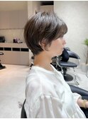 丸みショート/小顔/くびれ/耳掛けショート【岡村大介】