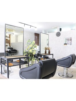 観葉植物、オシャレと居心地にこだわった店内です♪是非お気軽にいらしてください！