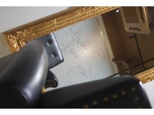 ガラヘア(GALA HAIR)の雰囲気（２Ｆのアッパーフロアはディレクター専用で半個室が並んでいます）