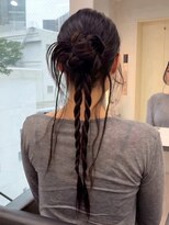 ロイオブジゼル(roi of GiseL) ヘアアレンジ カチモリ お団子 編みおろしツイン 結婚式 二次会