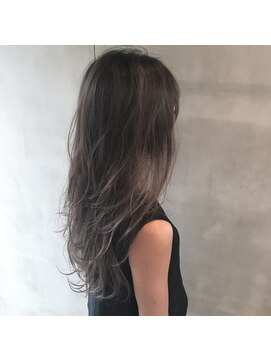 リリ(Riri) プラチナアッシュ