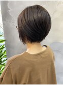 短時間でセットが決まる前下がりショートボブ