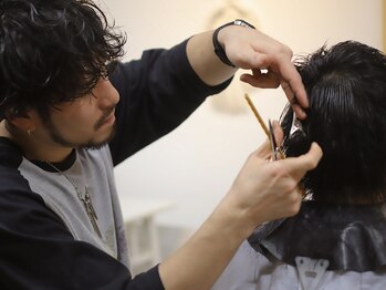 グリードヘアー セルフィッシュ(GREED hair SELFISH)の写真/【紙屋町◆隠れ家Salon】トップスタイリストの丁寧なカウンセリングとマンツーマン施術で、理想を実現へ。