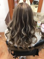 カルフール ロコ 草加西口店(Carrefour LOCO)&nbsp;”ナローハイライトメッシュ×プラチナグレージュ