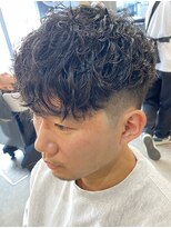 フランクスバーバーザスタンド(Frank’s barber the stand)&nbsp;スペインカール　ツーブロックテーパーフェード