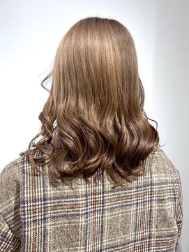 クアトログランシュ 水戸店(QUATRO×GranCieux) ミルクティーベージュ【水戸/ブリーチ/ハイトーンカラー】