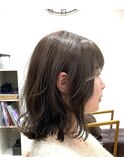 【ミディアムボブ×グレージュ】