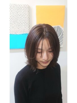 エミー(aimee) 外はねボブ×ノーズライン前髪