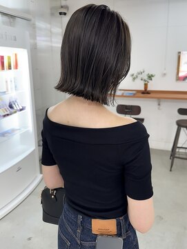 オー(OOO) パツっとボブ×透け感カラー