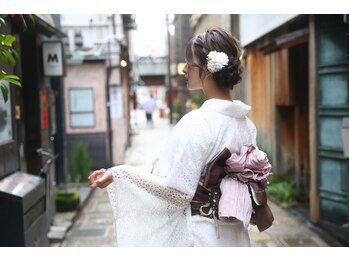 ベルグロー(BELLEGROW)の写真/【ヘアメイク専門サロン】なんば駅から徒歩7分♪流行りの浴衣着付けとトレンドヘアセットで夏の思い出に◎