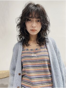 プーネ(puune) ウルフカット/ミディアムレイヤー/こなれパーマ