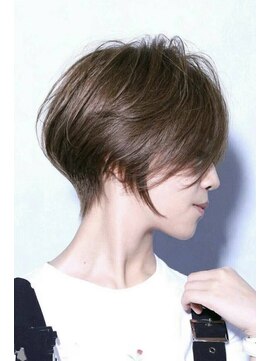 アドラシオン(Adoration) 小顔ショート