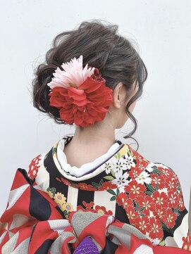 アミカ(Amica) 大人かわいい三つ編みツイストシニヨン/ルーズアップアレンジ♪