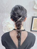アトリエビューティーアミュ(atelier beauty AmU) 結婚式 二次会 お呼ばれ 編みおろし×ビジューピン