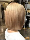 ミルクティーベージュケアブリーチダブルカラー切りっぱなしボブ