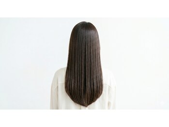 ヘアー アビアント(Hair Abientot)の写真/梅雨時期に最適ストレート◎うねりを抑えて最強艶髪へ導く魔法のひととき♪
