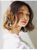 ゆるふわミディアム ボブ ハイライトカラー センター分け 30代