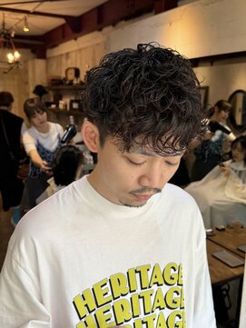 アデ オモテサンドウ(ade omotesando) マッシュとパーマで作るMEN’S HAIR