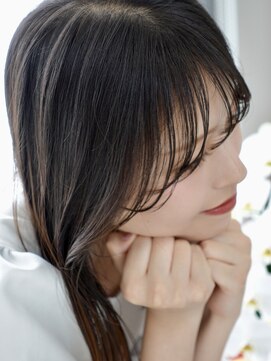 レヴィア(REVIA) レディース顔まわりレイヤースタイル