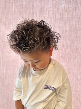 男を磨くメンズサロン オム グランド(HOMME GRAND) ホワイトメッシュ×キッズパーマ