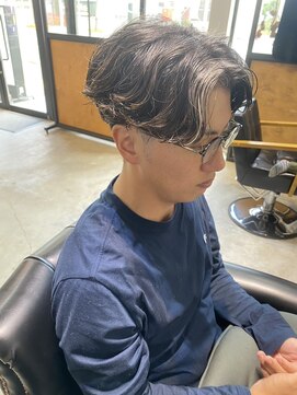 リンダテーラ(Linda tela) 【札幌白石】センターパート/カルマヘア/メンズパーマ