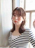 外ハネセミロングスタイル