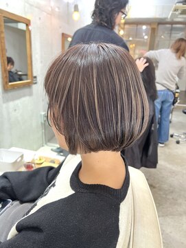 ニカイ(NIKAI.) 【グラデーションハイライト】丸みショートボブ