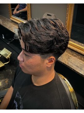 キングスマントーキョー 多摩センター2nd(KINGSMAN TOKYO) パーマ×ツーブロスタイル